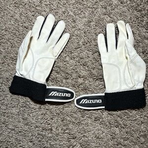 Mizuno Men's White Gloves with Black Trim